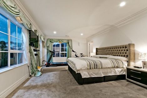 Photo of property in 18 Mansion Court, West Harbour, Auckland, 0618