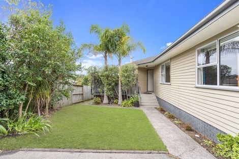 Photo of property in 6 Mowbray Place, Sunnynook, Auckland, 0620