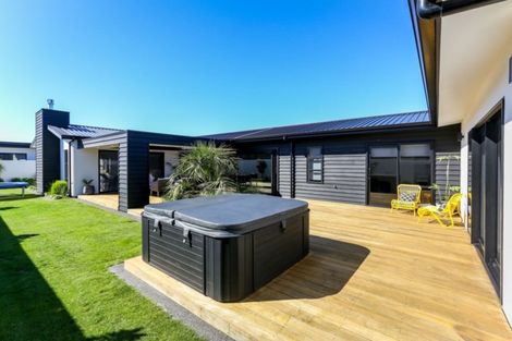 Photo of property in 3 Ryder Drive, Waiwhakaiho, New Plymouth, 4312