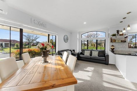 Photo of property in 2 Carlsberg Place, Papamoa Beach, Papamoa, 3118