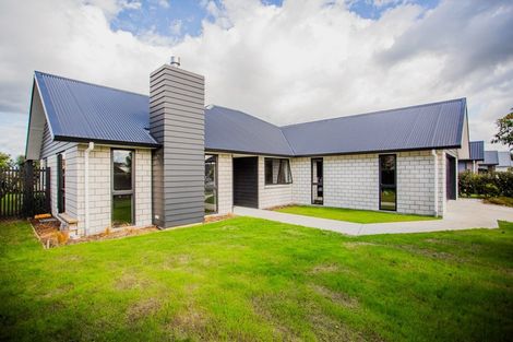 Photo of property in 52 Norfolk Drive, Cambridge, 3434