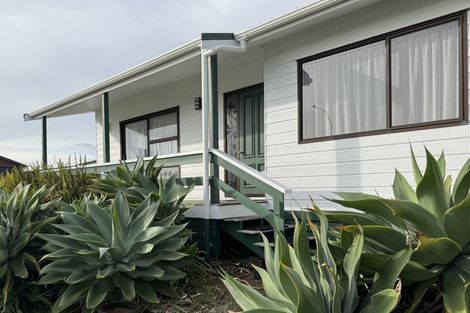 Photo of property in 1 Stella Drive, Clarks Beach, 2122