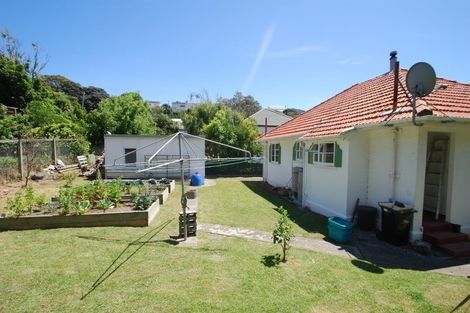 Photo of property in 4 Elphinstone Avenue, Strathmore Park, Wellington, 6022