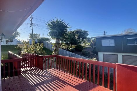 Photo of property in 779 East Coast Road, Northcross, Auckland, 0630
