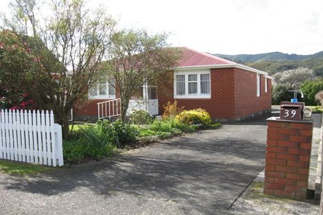 Photo of property in 39 Bledisloe Crescent, Wainuiomata, Lower Hutt, 5014