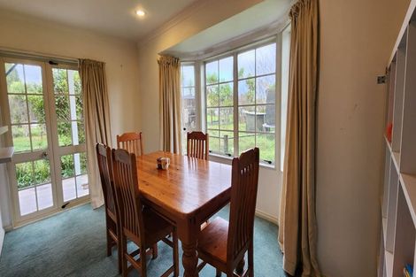 Photo of property in 122 Boord Crescent, Kumeu, 0891