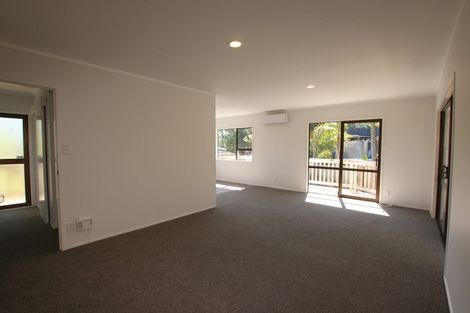 Photo of property in 2/13 Montclair Rise, Browns Bay, Auckland, 0630