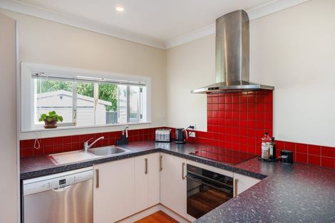 Photo of property in 24 Oxford Street, Hokowhitu, Palmerston North, 4410