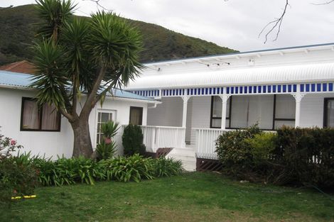 Photo of property in 187 Whites Line East, Waiwhetu, Lower Hutt, 5010