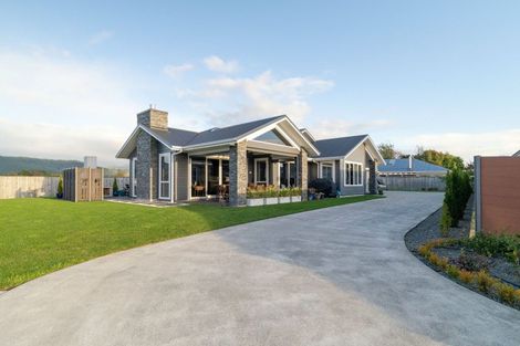 Photo of property in 26 Phoenix Palms Grove, Levin, 5510