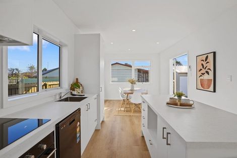 Photo of property in 21 Wainoni Road, Wainoni, Christchurch, 8061