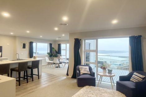 Photo of property in 3 Cessna Way, Newlands, Wellington, 6037