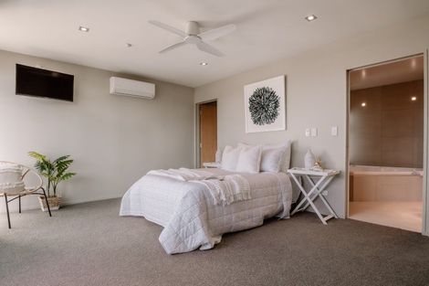 Photo of property in 2/35 Victoria Road, Mount Maunganui, 3116