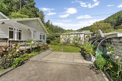 Photo of property in 33 Elmslie Road, Pinehaven, Upper Hutt, 5019