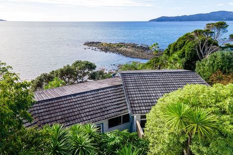 Photo of property in 18 Heretaunga Crescent, Cable Bay, 0420