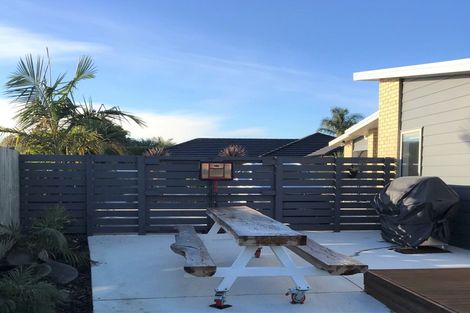 Photo of property in 19 Roto View, One Tree Point, 0118