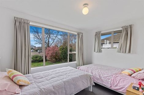 Photo of property in 37 Greendale Avenue, Avonhead, Christchurch, 8042