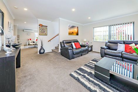 Photo of property in 18 Andover Way, Goodwood Heights, Auckland, 2105
