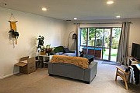 Photo of property in 2/6 John Jennings Drive, Oteha, Auckland, 0632