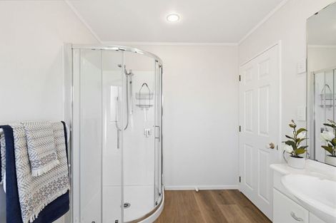 Photo of property in 23 Brookesmith Drive, Waiuku, 2123