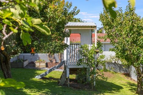 Photo of property in 32 Handyside Street, Tawa, Wellington, 5028