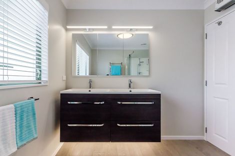 Photo of property in 56 Kakariki Grove, Waikanae, 5036