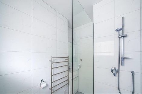 Photo of property in 2/16 Beach Road, Castor Bay, Auckland, 0620