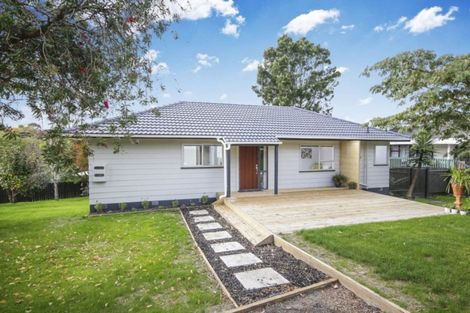 Photo of property in 8 Elizabeth Drive, West Harbour, Auckland, 0618