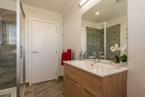 Photo of property in 15 Tapuhikura Street, Waikanae, 5036