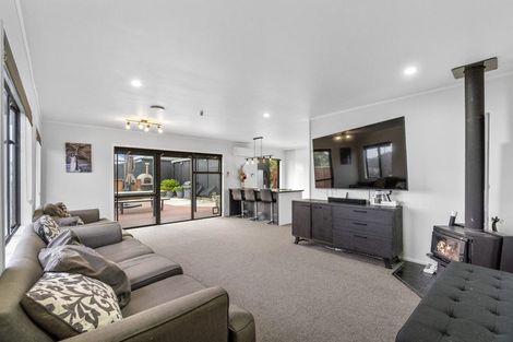 Photo of property in 34 Karaka Street, Helensville, 0800