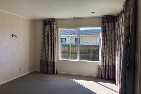 Photo of property in 2/66 Buscomb Avenue, Henderson, Auckland, 0610