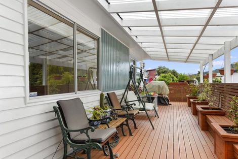 Photo of property in 18 Vista Crescent, Maoribank, Upper Hutt, 5018
