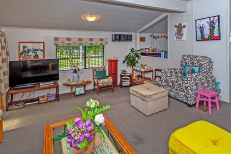 Photo of property in 100d Waverley Place, Whangamata, 3620