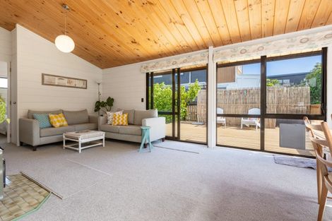 Photo of property in 124-126 Renown Road, Raumati South, Paraparaumu, 5032