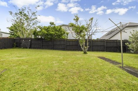 Photo of property in 6 Bodi Place, Te Atatu South, Auckland, 0610