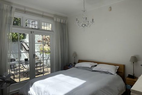 Photo of property in 6 Hawker Street, Mount Victoria, Wellington, 6011