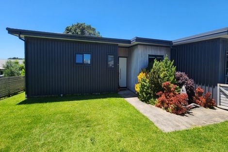 Photo of property in 115 Wairau Road, Oakura, 4314