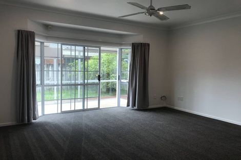 Photo of property in 2/460 East Coast Road, Windsor Park, Auckland, 0630