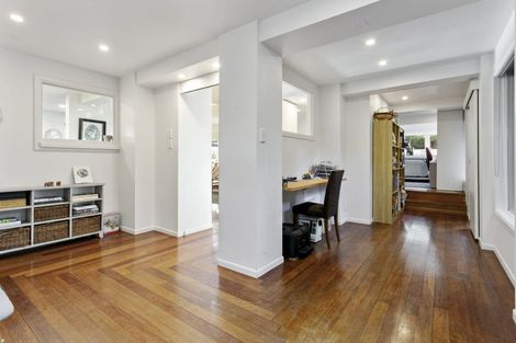 Photo of property in 6 Victory Road, Laingholm, Auckland, 0604