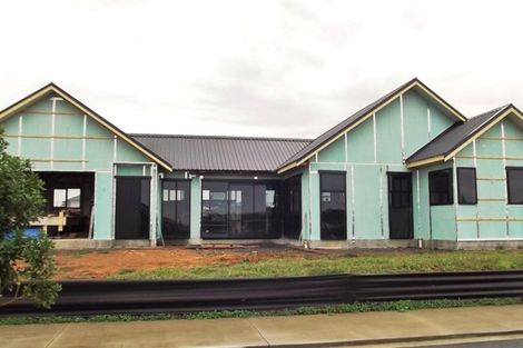 Photo of property in 13 Wheriko Avenue, Glenbrook, Waiuku, 2681