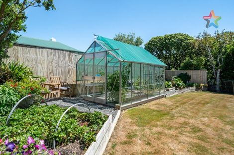 Photo of property in 14 Te Whiti Grove, Korokoro, Lower Hutt, 5012