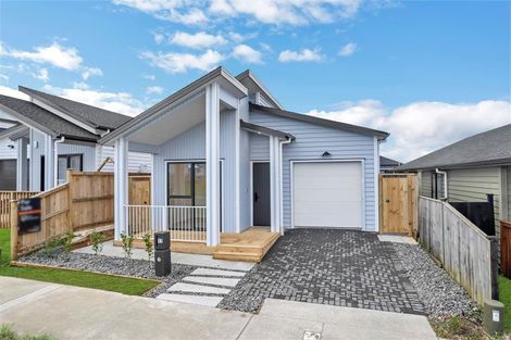 Photo of property in 11 Cronshaw Road, Karaka, Papakura, 2113