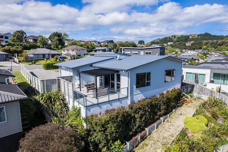 Photo of property in 27 Flotilla Place, Whitby, Porirua, 5024