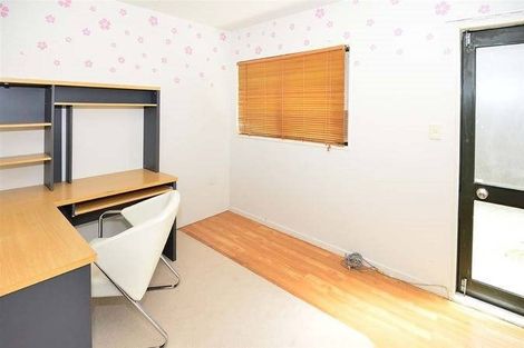 Photo of property in 1/21 Jumento Place, Unsworth Heights, Auckland, 0632