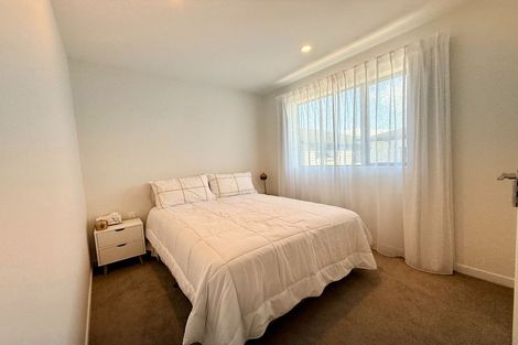 Photo of property in 9 Korowha Place, New Lynn, Auckland, 0600