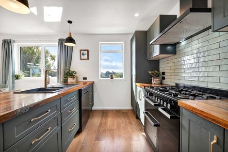 Photo of property in 109 Frankley Road, Frankleigh Park, New Plymouth, 4310