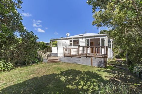 Photo of property in 129 Northland Road, Northland, Wellington, 6012