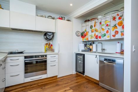 Photo of property in 2 Waitemata Drive, One Tree Point, 0118