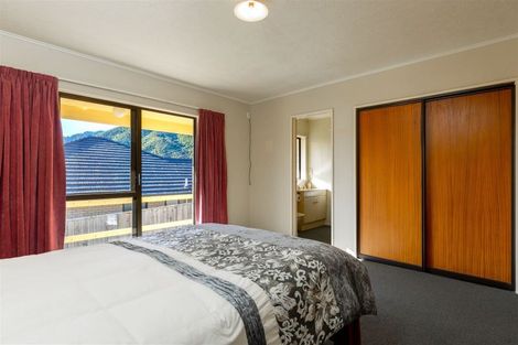 Photo of property in 35 Moana View Road, Waikawa, Picton, 7220