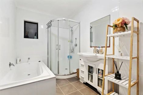 Photo of property in 18a Christmas Road, Manurewa, Auckland, 2102